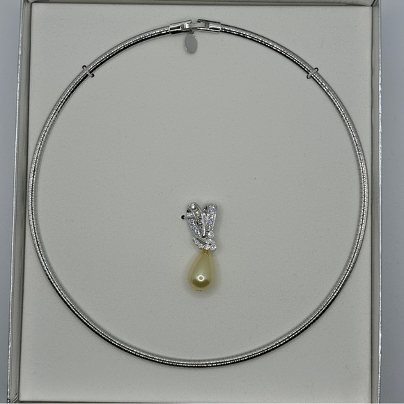 Nolan Miller Now and Forever Omega Necklace 18” Silver Tone Faux Pearl Slide - Picture 2 of 7